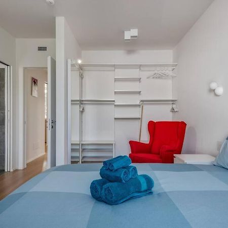 Easylife - Modern And Spacious Apt In Fiera City Life Милан Экстерьер фото