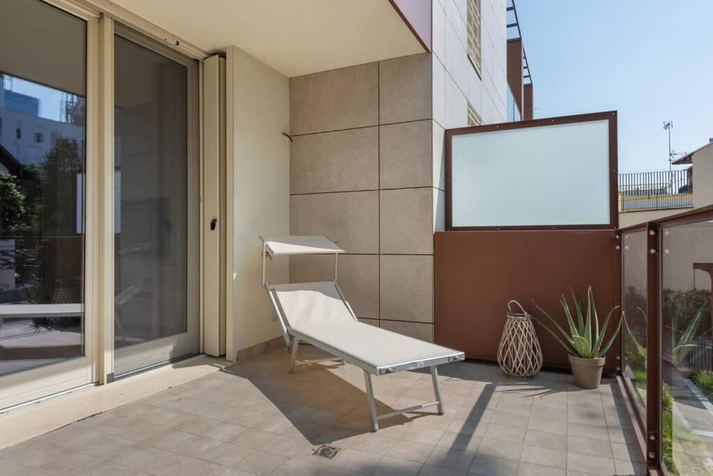 Easylife - Modern And Spacious Apt In Fiera City Life Милан Экстерьер фото