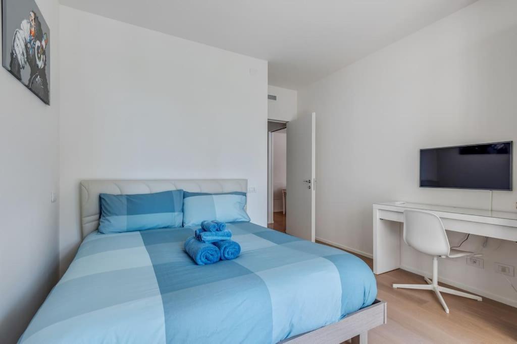 Easylife - Modern And Spacious Apt In Fiera City Life Милан Экстерьер фото
