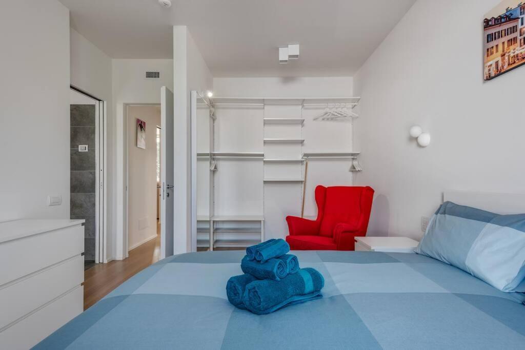 Easylife - Modern And Spacious Apt In Fiera City Life Милан Экстерьер фото