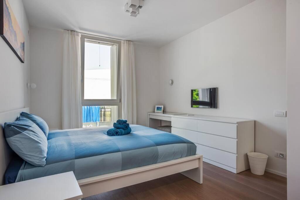 Easylife - Modern And Spacious Apt In Fiera City Life Милан Экстерьер фото